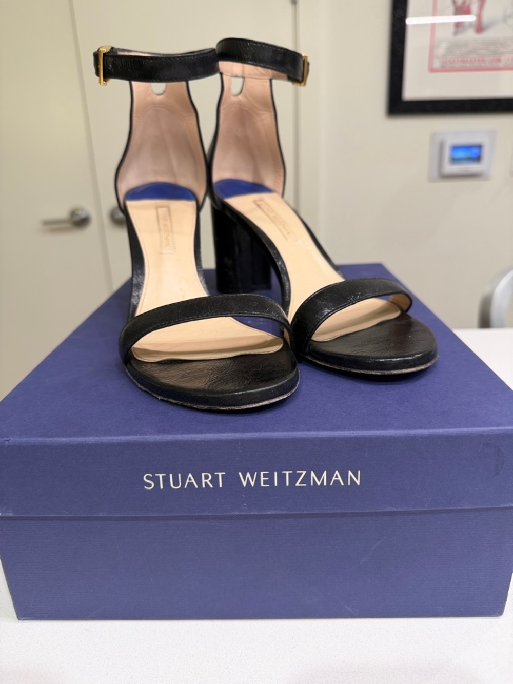 Stuart Weitzman Lessnudist Black Patent Leather Block Heel Sandal Size 7 W/ Box - Picture 7 of 9